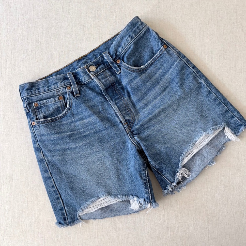 Levis 501 Original Distressed Denim Shorts Medium Wash Blue Womens 28 - Picture 9 of 11